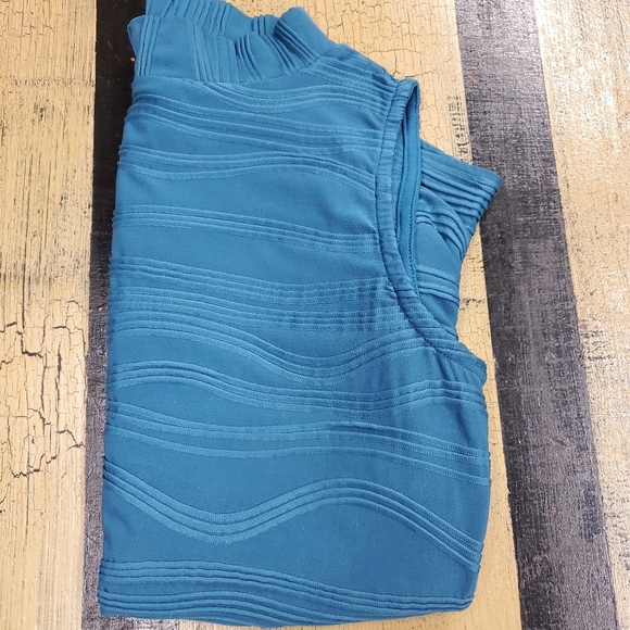 #043 The Limited XS High neck sleeveless top - Picture 11 of 11